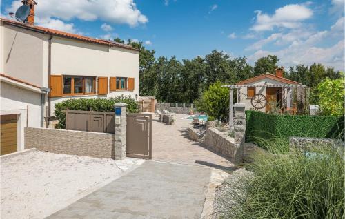 Gorgeous Home In Rakotule With Kitchen