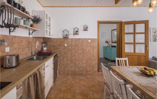 Gorgeous Home In Rakotule With Kitchen