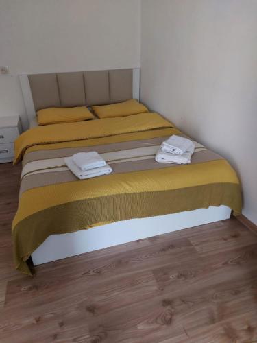 Ele’s Apartment, تبليسي