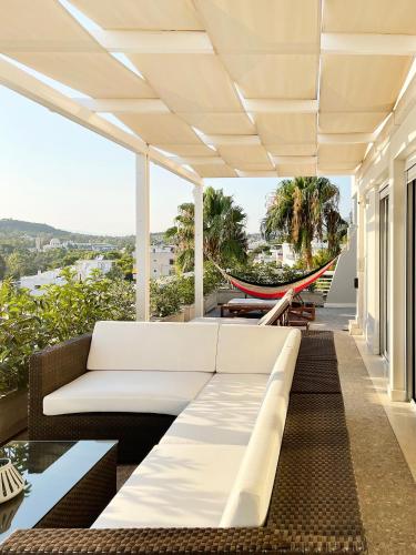 Blue Bay Vouliagmeni Luxury Apartment