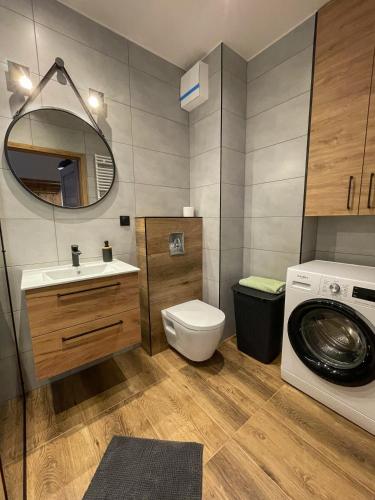 Komfortowy Apartament Nadbrzeżna blisko Warszawy z Parkingiem
