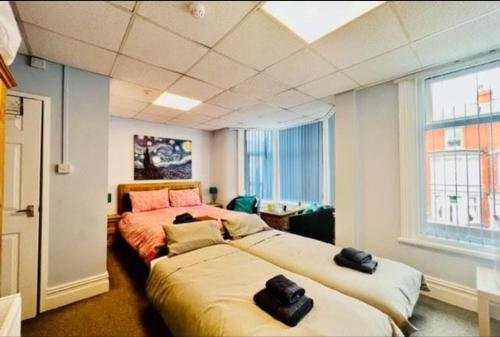 New Bond Hotel - image 5