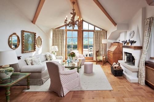 1 queen bed, 1 sofa bed
