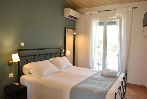 2 bedrooms, 3 beds