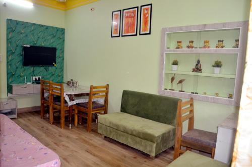Pinakin Homestay Near mahakal temple - image 3