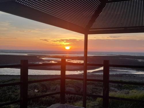 西濱休息站旁 in Da-an District