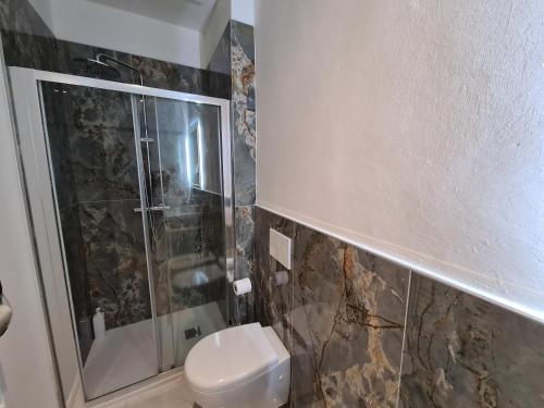 Suite with Spa Bath image 6