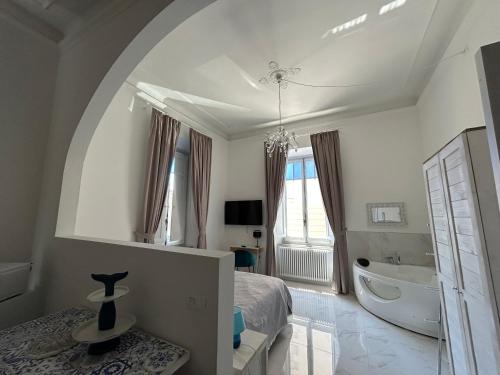 Suite with Spa Bath image 4