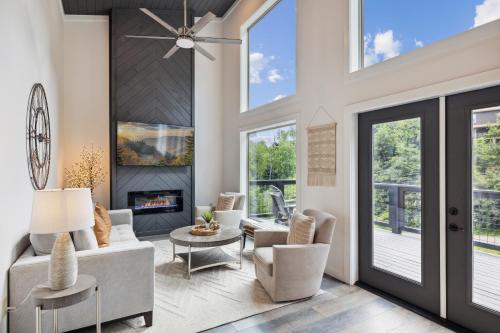 Sunset Chalet cabin - image 3