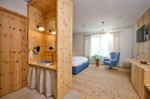 Hotel Der Einrichter Room Type - Deluxe Queen Room