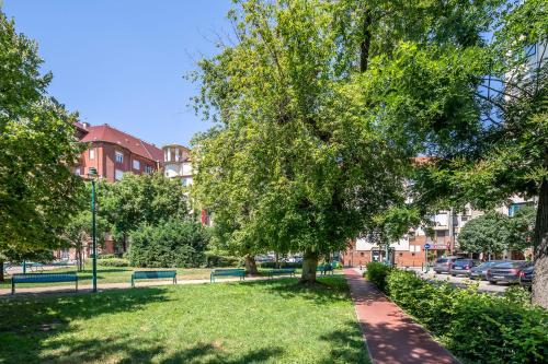 Two bedrooms apartment with free garage in the downtown - image 7