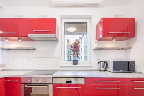 Two bedrooms apartment with free garage in the downtown - image 8