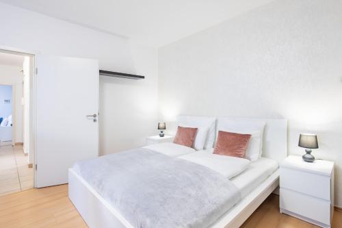 Two bedrooms apartment with free garage in the downtown - image 10