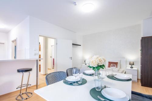 Two bedrooms apartment with free garage in the downtown - image 3