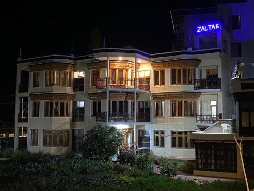 Zaltak Guest House and Hostel