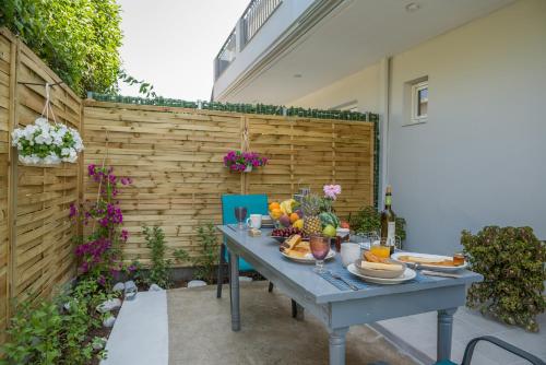 花園, Diana 's houses in 馬夫羅禾尼 (基特伊奧)