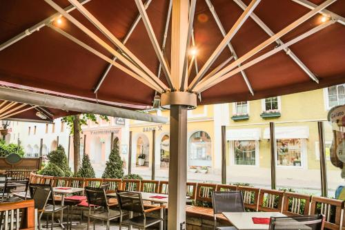 設施, 麥爾咖啡店旅館 (Pension Cafe Maier) in 薩爾察赫河畔戈靈鎮中心