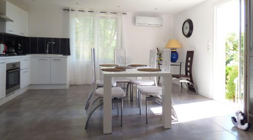 Facilities, Au Reveil des Cigales near La Tarantella