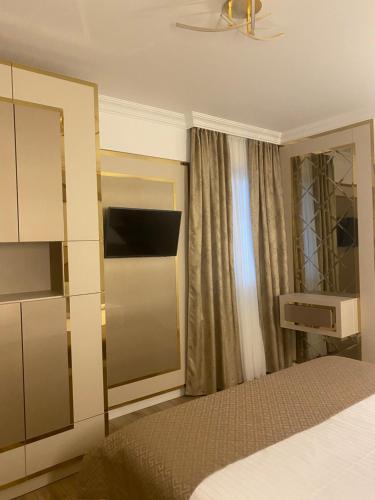 Elegant Suite - Titan Park - Tap to explore photos