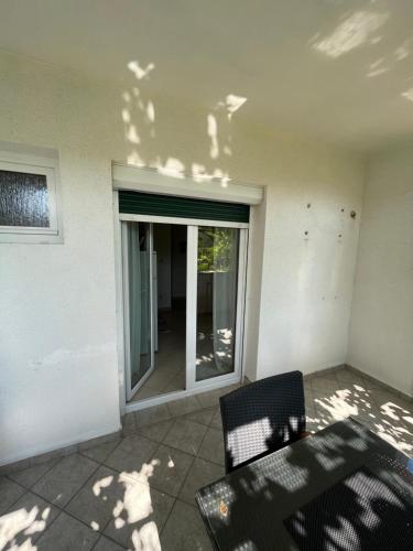 One-Bedroom Apartment image 2