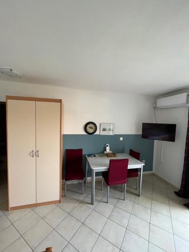 Apartments Edina - image 12