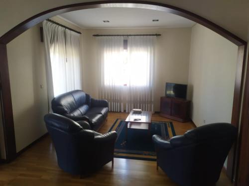 Bela moradia T3, solarenga e espaçosa (Bela moradia T3, solarenga e espacosa) in บาเซโลซ