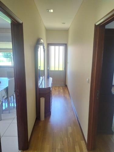 Bela moradia T3, solarenga e espaçosa (Bela moradia T3, solarenga e espacosa) in บาเซโลซ