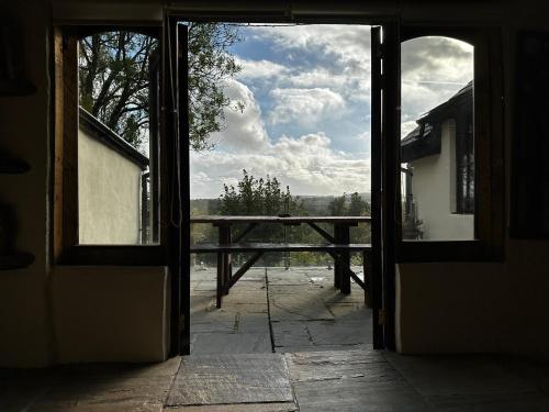 Balkons/terase, Coed Y Ddraig - themed 3 bedroom cottage, with bar & pool table in Tregaron