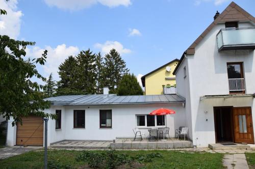  Central-Vintage Villa with free Parking and 5min walk to Metro in Wien
