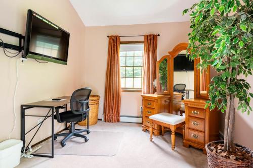 Bethel Woods Retreat - wPool, Hot Tub & Arcade! in Mongaup Valley, USA