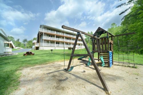 Surrounding environment, Studio Motel of Lake George in Lake George (NY)