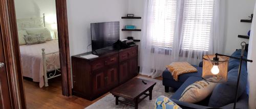 1926 Mediterranean Style Home with Heated Pool Sleeps 12 in West Palm Beach, USA