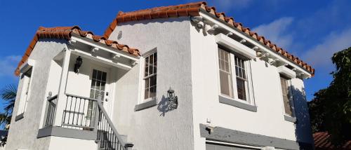 1926 Mediterranean Style Home with Heated Pool Sleeps 12 in West Palm Beach, USA