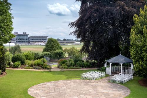 York Marriott Hotel - image 13