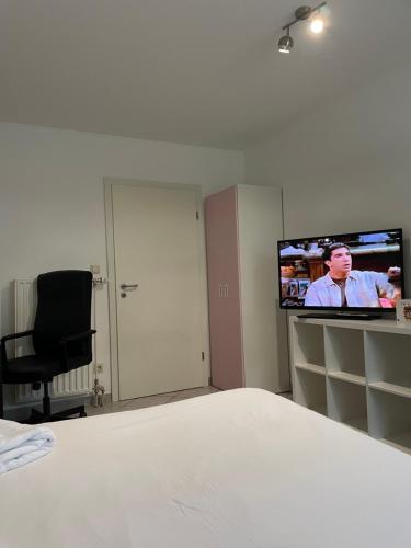 Large Room Free Parking 10mins to Luxembourg Airport Excellent Customer Service