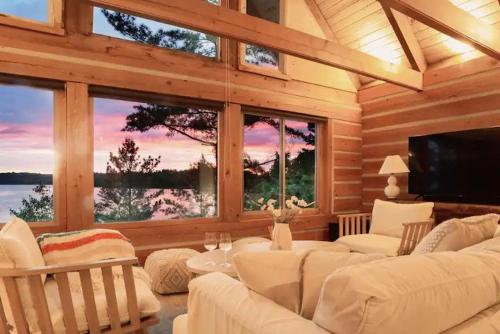 Luxury Waterfront Cottage - Parry Sound