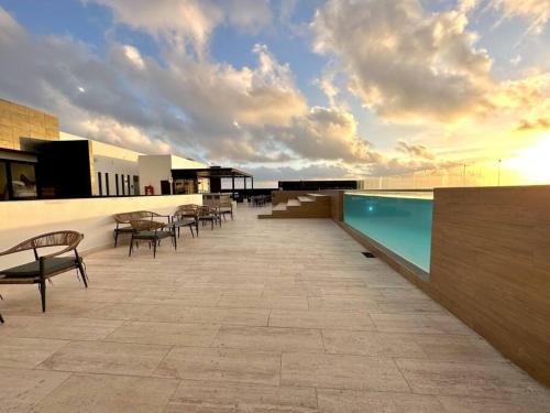 New Cozy Pool View Apartment/ Jacuzzi, Gym & Pool