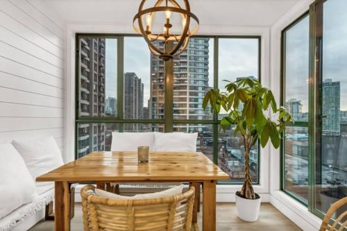 Lux Yaletown 2 Bed 2 Bath - Free Breakfast - Pool