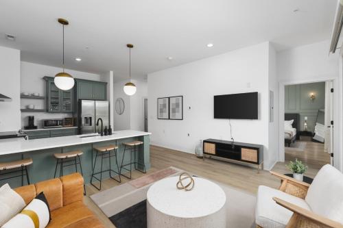 Chic Spacious 2 Bedroom Walk to Coffee and Restaurants in Nashville, USA