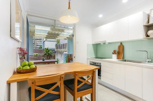 Surry Hills l 2 Bedroom Terrace Home - image 10