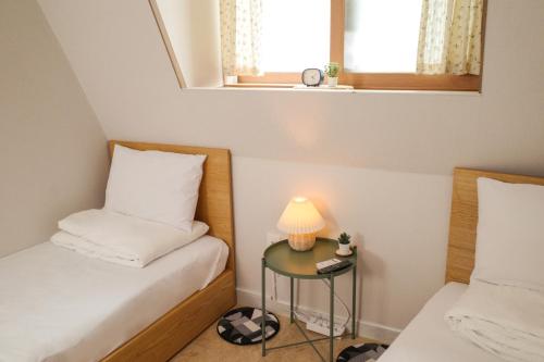 Starria Hostel Foreign Guest Only Room Type - Deluxe Twin Room