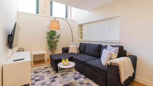 Delightful Duplex by LovelyStay, Porto