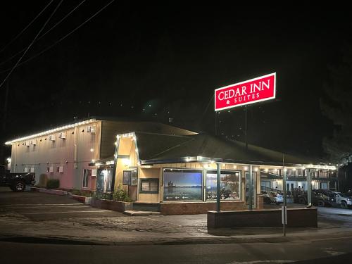 Cedar Inn & Suites