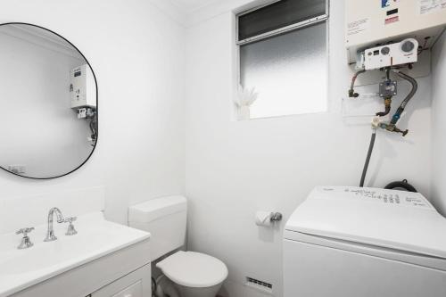 Malibu Apartments - Perth - image 5