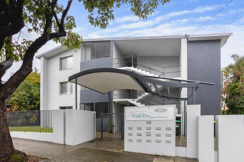 Malibu Apartments - Perth - image 3