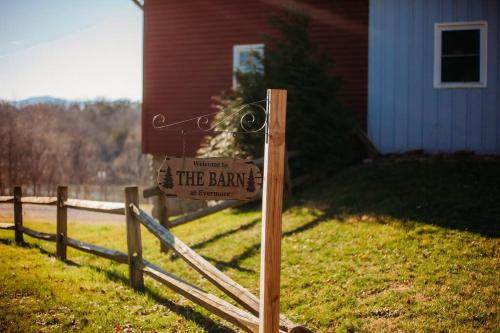 The Barn at Evermore: riverfront retreat w/hot tub, Luray (fotografie 6)