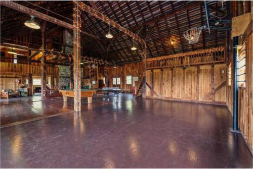 The Barn at Evermore: riverfront retreat w/hot tub, Luray (fotografie 10)