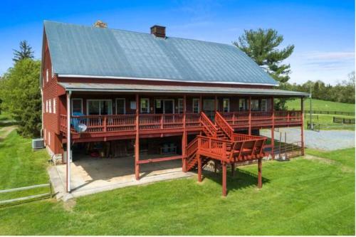 The Barn at Evermore: riverfront retreat w/hot tub, Luray (fotografie 8)
