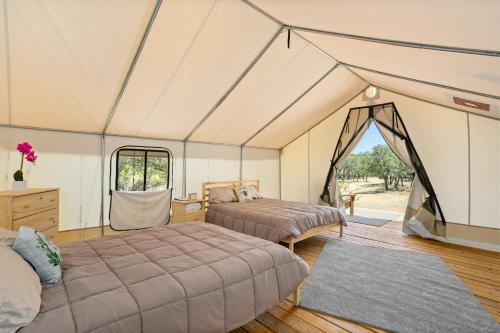 Heated Cozy Retreat Glamping Tent - Hotel - Boerne