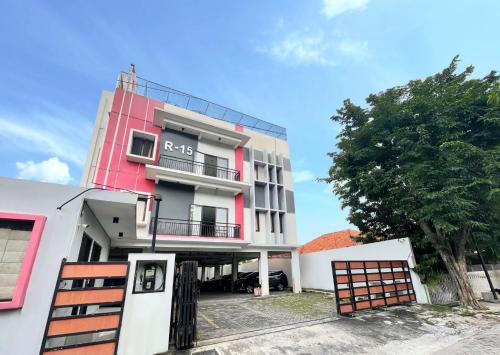 Cozynest Tenggilis, Surabaya